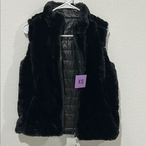Women's Reversible Black Faux Fur Zip-up Vest